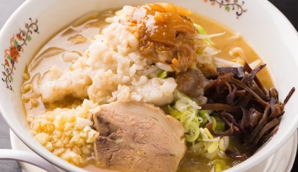 高松市 北九州 ぶた麺 高松シンボルタワーにヤドカリました。