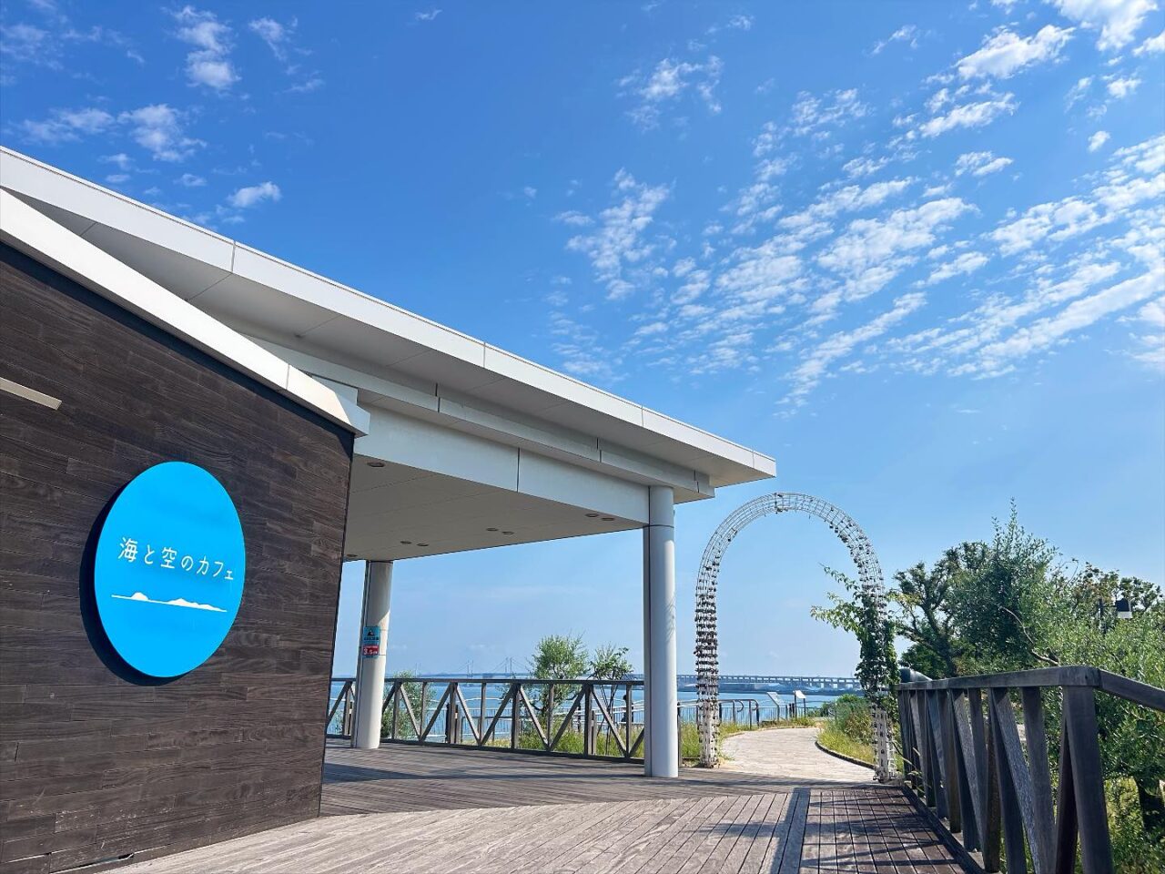 うたづ海ホタル内​ 海と空のカフェ