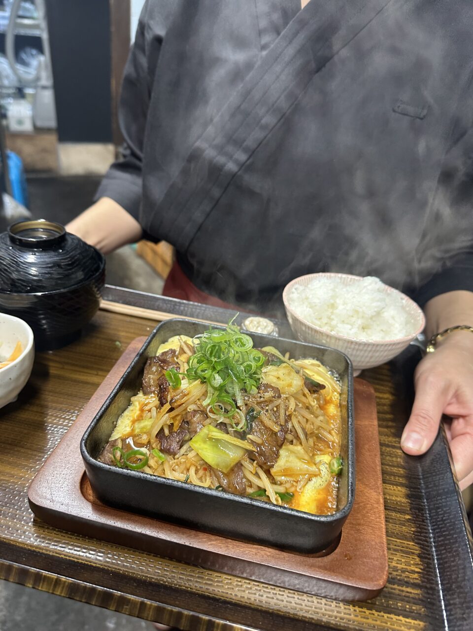 高松市仏生山町 にく食堂