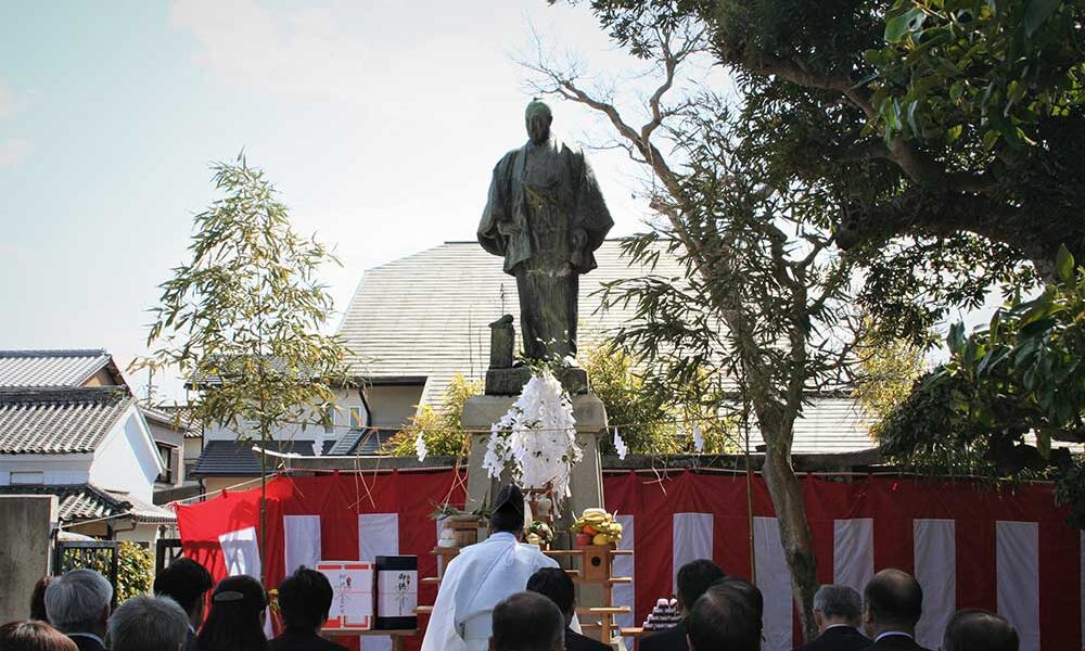 平賀源内先生旧邸銅像前で「第98回源内祭」が2026年3月25日 (水) に開催